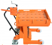 Werkzeugwechselwagen mit Rollen und Seilwinde